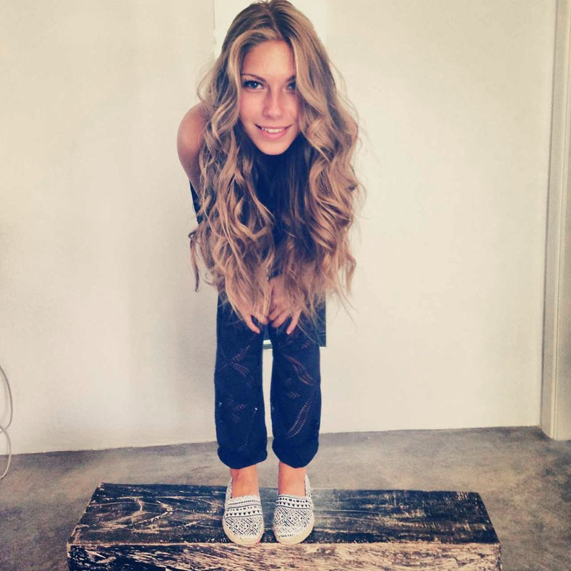 Великолепная худенькая модель в 20 лет 2 фото Великолепная худенькая модель в 20 лет 2 фото