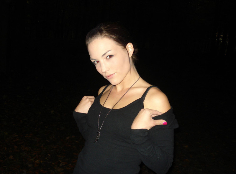 Азиатка на природе раздвинула ноги 6 фото Азиатка на природе раздвинула ноги 6 фото