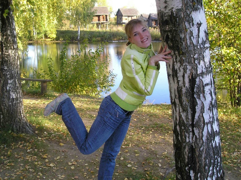 Прикольная девка с маленькими сиськами любит путешествовать 4 фото Прикольная девка с маленькими сиськами любит путешествовать 4 фото