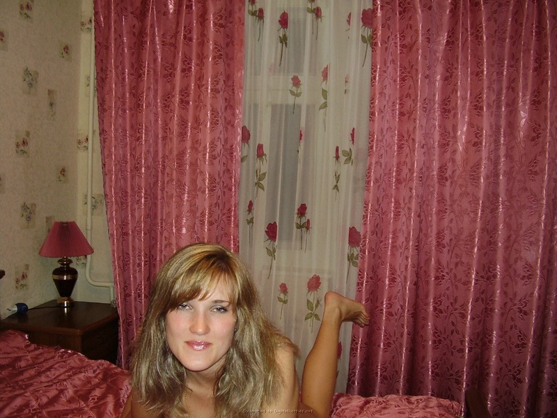 Прикольная девка с маленькими сиськами любит путешествовать 21 фото Прикольная девка с маленькими сиськами любит путешествовать 21 фото