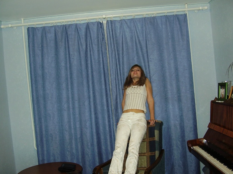 Прикольная девка с маленькими сиськами любит путешествовать 31 фото Прикольная девка с маленькими сиськами любит путешествовать 31 фото