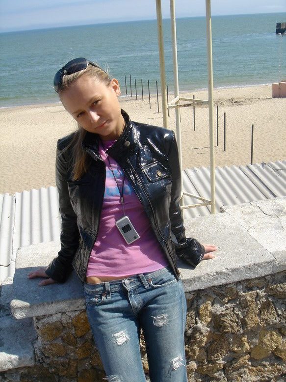 Нагая туристка отдыхает в гостиничном номере 2 фото Нагая туристка отдыхает в гостиничном номере 2 фото