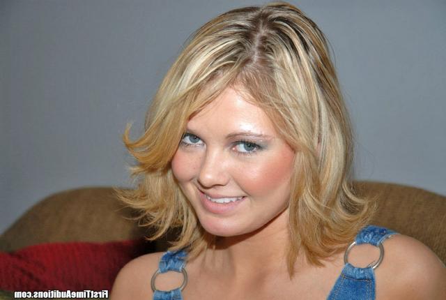 Сисястая чикса трахается с великолепным любовником 1 фото Сисястая чикса трахается с великолепным любовником 1 фото