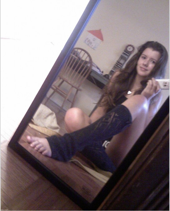 Молоденькие девушки фотографируют сами себя 2 фото Молоденькие девушки фотографируют сами себя 2 фото