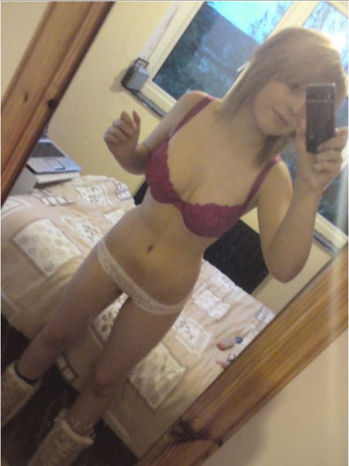 Молоденькие девушки фотографируют сами себя 4 фото Молоденькие девушки фотографируют сами себя 4 фото