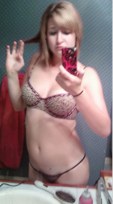 Молоденькие девушки фотографируют сами себя 7 фото Молоденькие девушки фотографируют сами себя 7 фото