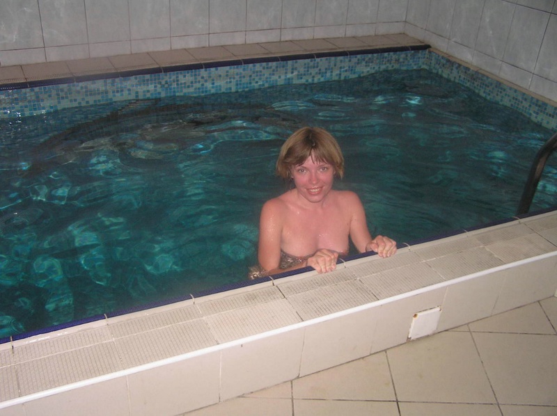 Сучка обожает принимать водные процедуры 1 фото Сучка обожает принимать водные процедуры 1 фото