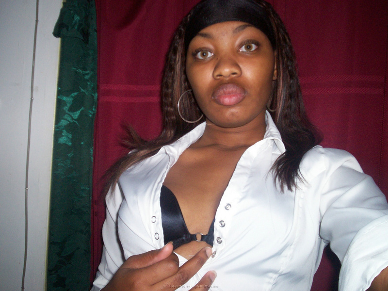 Кокетливая негритянка заигрывает с незнакомцем онлайн 9 фото Кокетливая негритянка заигрывает с незнакомцем онлайн 9 фото