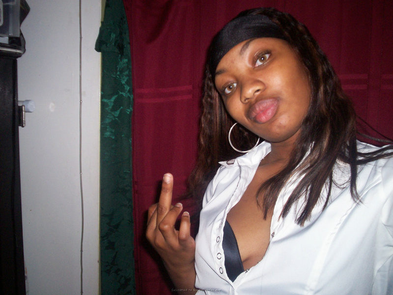 Кокетливая негритянка заигрывает с незнакомцем онлайн 10 фото Кокетливая негритянка заигрывает с незнакомцем онлайн 10 фото