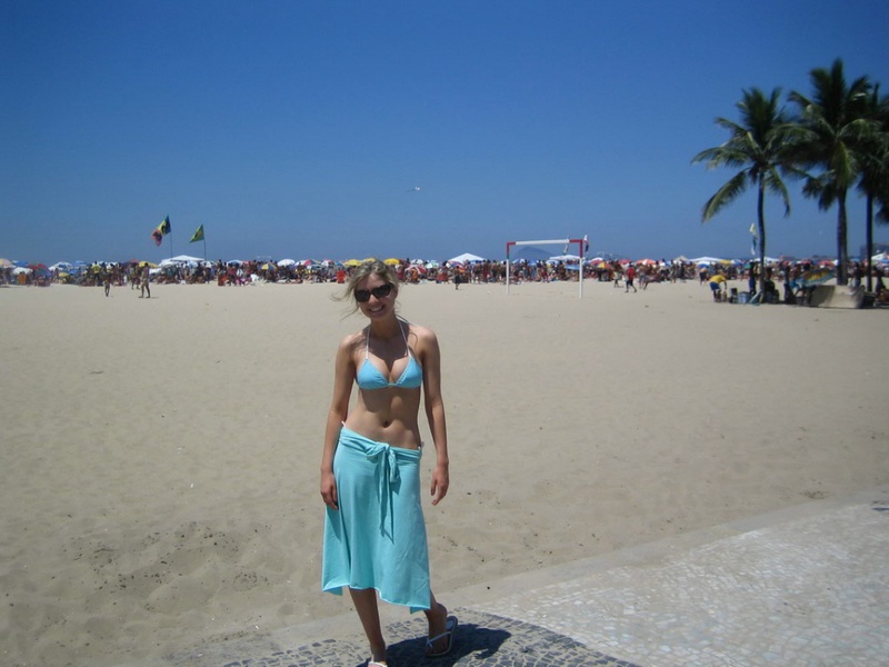 Трахает себя в вагину затем в попу 1 фото