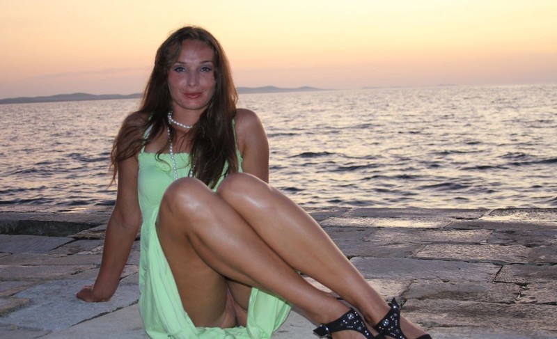 Мамка без трусов запечатляет вагину крупным планом 9 фото Мамка без трусов запечатляет вагину крупным планом 9 фото