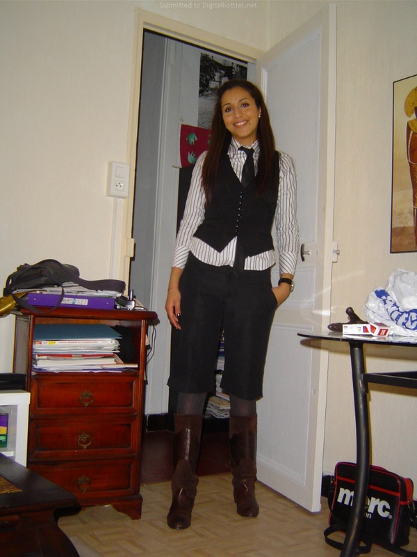 Сладкая мулатка готова раздеться где угодно 19 фото Сладкая мулатка готова раздеться где угодно 19 фото