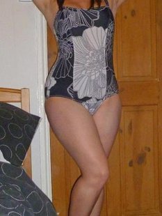 Обнаженная тетка дома одна