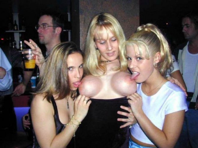 Тусовка с обнаженными девушками в самом разгаре 1 фото Тусовка с обнаженными девушками в самом разгаре 1 фото