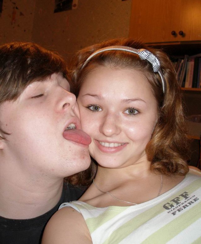 Студентка позирует на камеру и трахается с однокурсником вдвоем 7 фото Студентка позирует на камеру и трахается с однокурсником вдвоем 7 фото