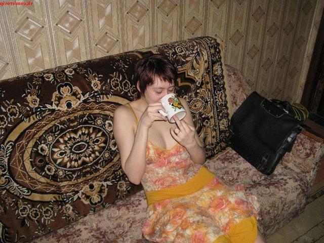 Одна дающая девушка любит позировать на камеру 20 фото Одна дающая девушка любит позировать на камеру 20 фото