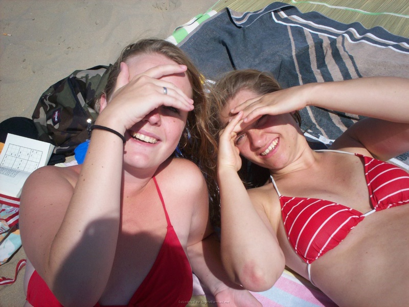 Игривые подруги в публичных местах 3 фото Игривые подруги в публичных местах 3 фото