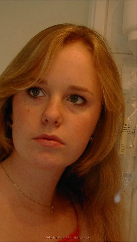 Игривые подруги в публичных местах 21 фото Игривые подруги в публичных местах 21 фото