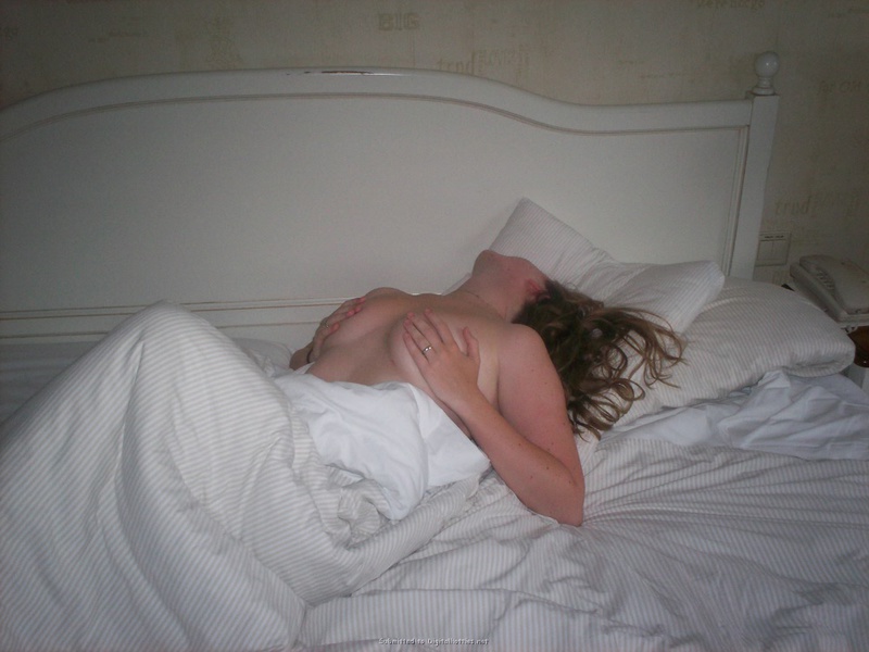 Игривые подруги в публичных местах 19 фото Игривые подруги в публичных местах 19 фото