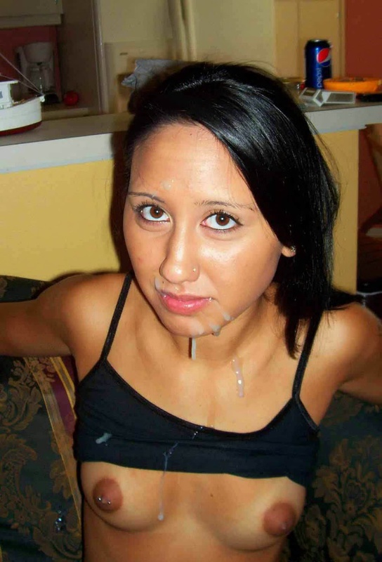 Сексапильная брюнетка делает минет половому партнеру 10 фото Сексапильная брюнетка делает минет половому партнеру 10 фото