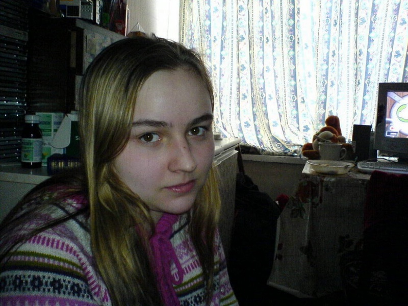 Грустная 20-летняя девушка в выходной день 5 фото Грустная 20-летняя девушка в выходной день 5 фото