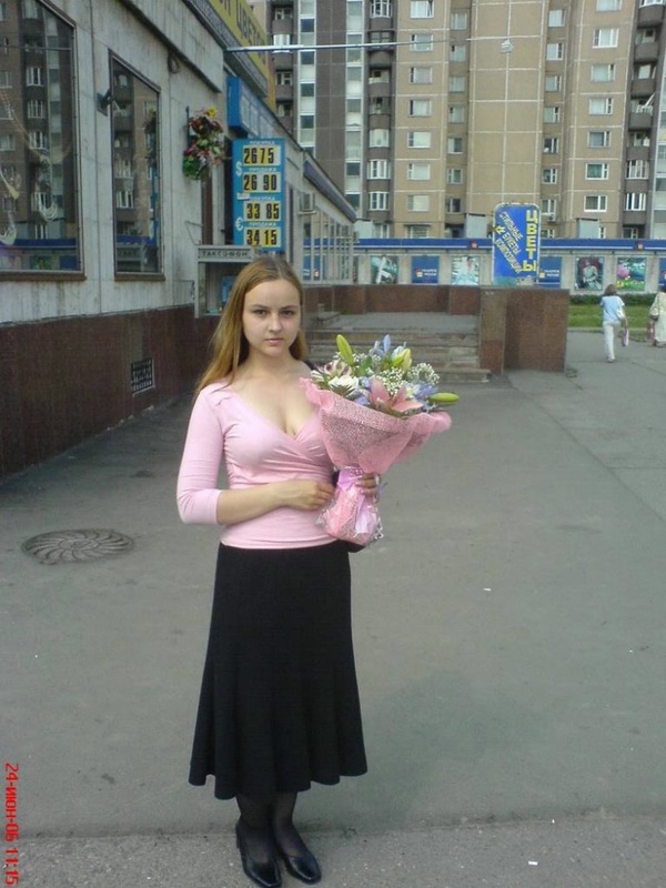 Грустная 20-летняя девушка в выходной день 4 фото Грустная 20-летняя девушка в выходной день 4 фото