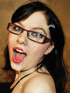 Страстные брюнетки со спермой на личике