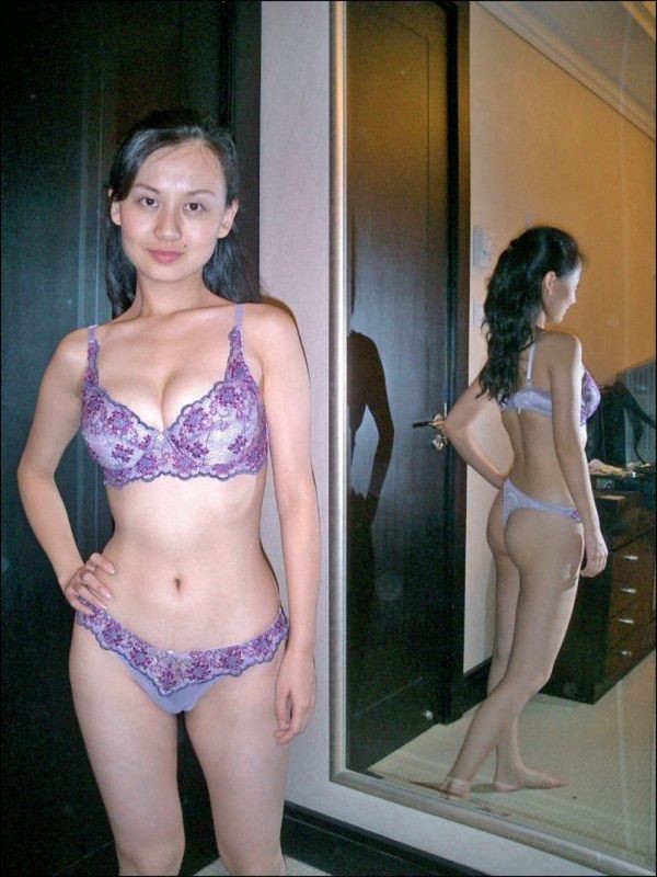 Худая азиатка постепенно снимает белье и отаеться голенькой 17 фото Худая азиатка постепенно снимает белье и отаеться голенькой 17 фото