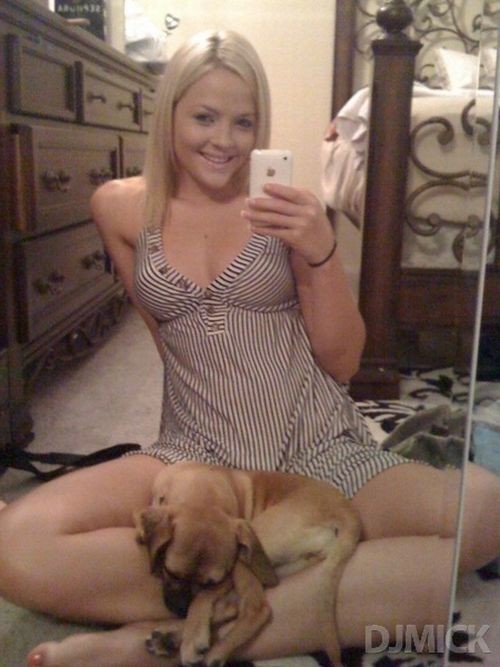 Шикарные девушки снимают сами себя в отражении на мобильную камеру 11 фото Шикарные девушки снимают сами себя в отражении на мобильную камеру 11 фото