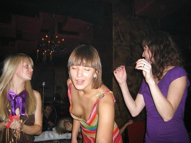 Привлекательные девушки отдыхают на популярных пляжах 5 фото Привлекательные девушки отдыхают на популярных пляжах 5 фото