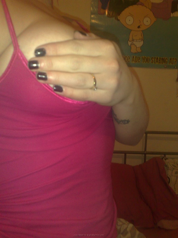 Эмо девка оголяет себя дома 3 фото Эмо девка оголяет себя дома 3 фото