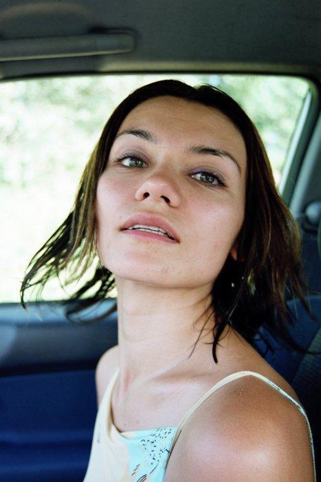 Брюнетка обожает позировать голышом где только можно 11 фото Брюнетка обожает позировать голышом где только можно 11 фото