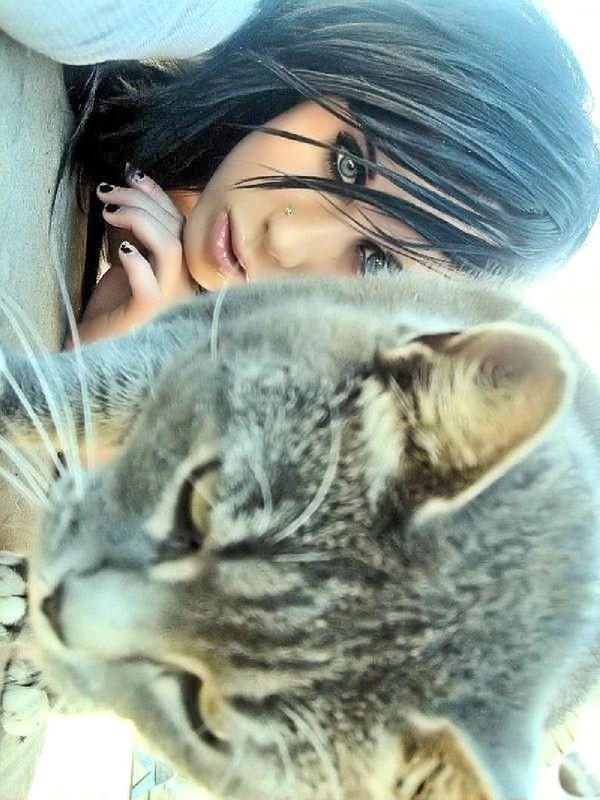 Сексуальная молодая эмо-девушка любит фотографировать себя 15 фото Сексуальная молодая эмо-девушка любит фотографировать себя 15 фото