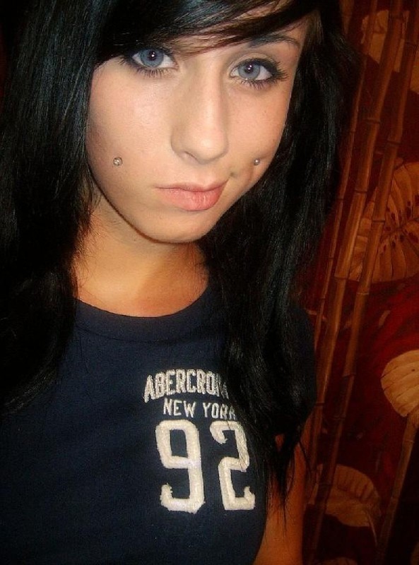 Сексуальная молодая эмо-девушка любит фотографировать себя 11 фото Сексуальная молодая эмо-девушка любит фотографировать себя 11 фото