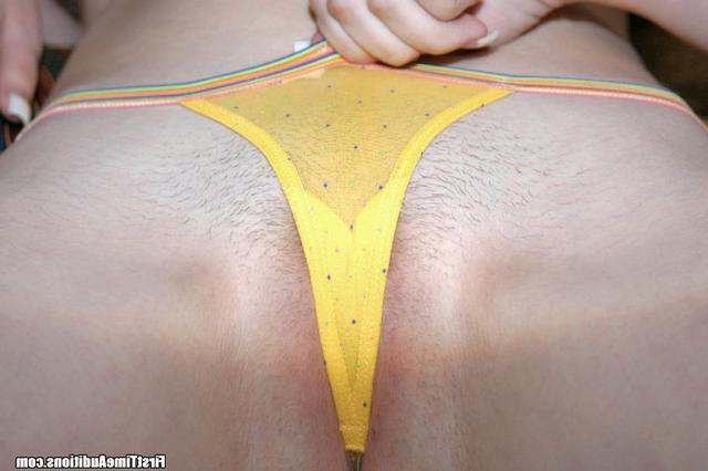 Обаятельная брюнетка здорово позирует перед камерой за сексом 13 фото Обаятельная брюнетка здорово позирует перед камерой за сексом 13 фото