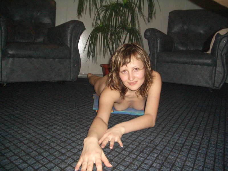 Молодая спортивная девка разделась 4 фото Молодая спортивная девка разделась 4 фото