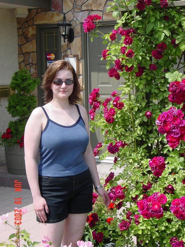 Женщина раздевается и дрочит киску на кровати 2 фото Женщина раздевается и дрочит киску на кровати 2 фото