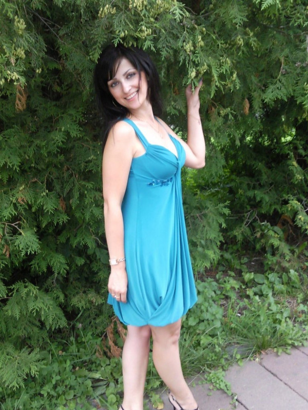 Голенькая брюнетка шалит на удобном диване 2 фото Голенькая брюнетка шалит на удобном диване 2 фото