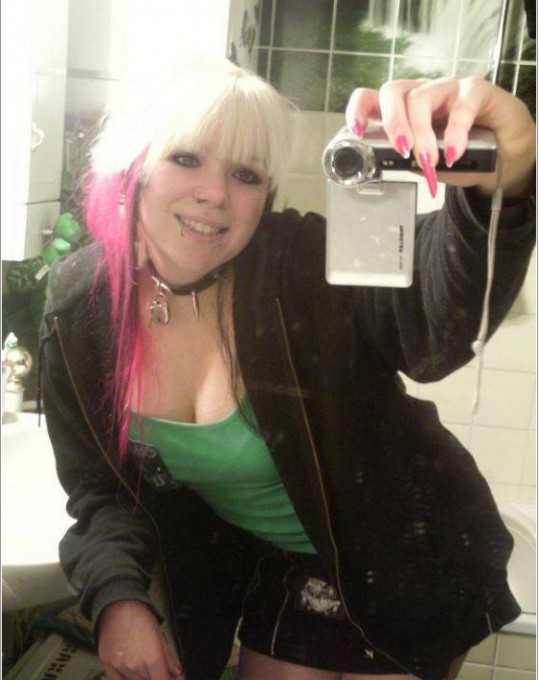 Девушки делают снимки самих себя перед зеркалом 8 фото Девушки делают снимки самих себя перед зеркалом 8 фото