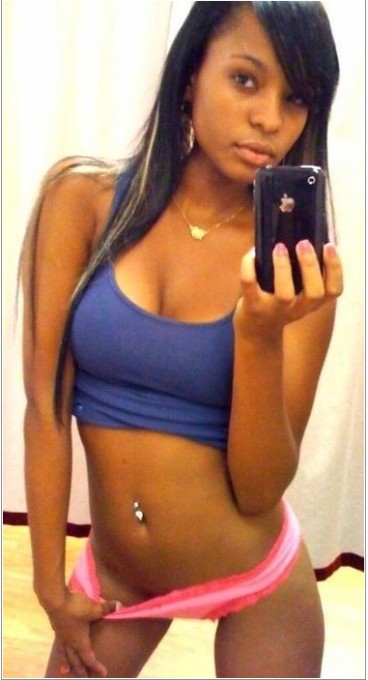 Девушки делают снимки самих себя перед зеркалом 13 фото Девушки делают снимки самих себя перед зеркалом 13 фото