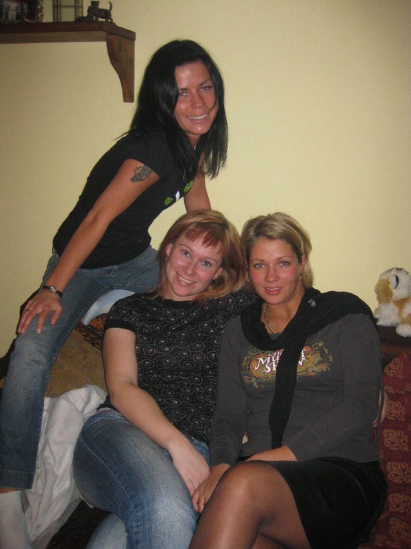 Худенькая брюнетка умеет красиво позировать 1 фото Худенькая брюнетка умеет красиво позировать 1 фото