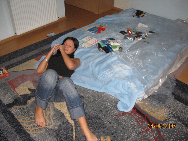 Интригующая красотка даст посмотреть на киску 7 фото Интригующая красотка даст посмотреть на киску 7 фото