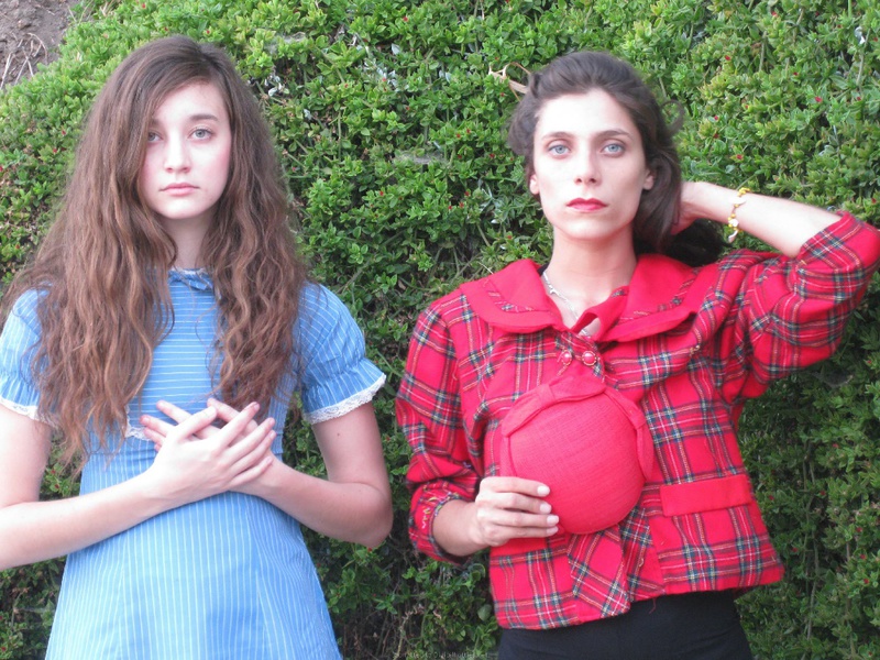 Голая спортивная девка позирует 3 фото Голая спортивная девка позирует 3 фото