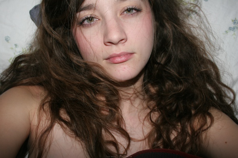 Голая спортивная девка позирует 16 фото Голая спортивная девка позирует 16 фото