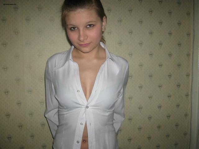 Аппетитная блонда в трусиках раздвинула ноги 8 фото Аппетитная блонда в трусиках раздвинула ноги 8 фото