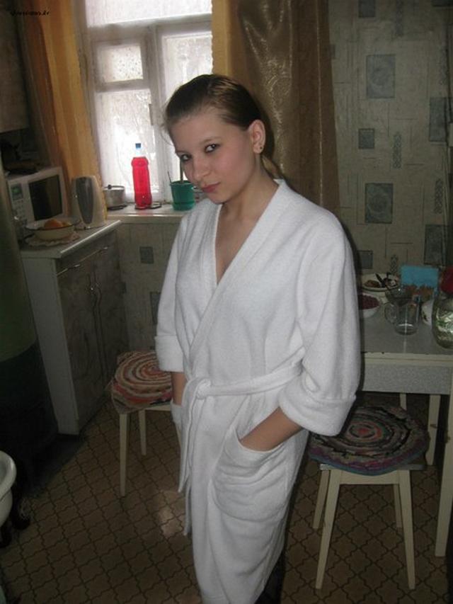 Аппетитная блонда в трусиках раздвинула ноги 11 фото Аппетитная блонда в трусиках раздвинула ноги 11 фото