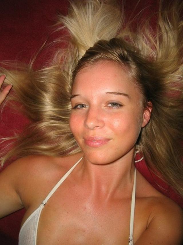 Страстная блонда эротично раздевается 21 фото Страстная блонда эротично раздевается 21 фото