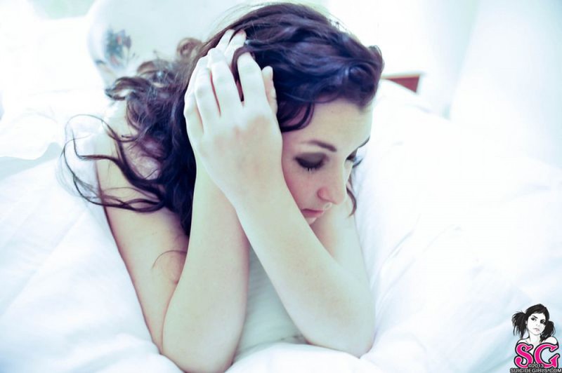 Страстная брюнетка оголяет свои формы 19 фото Страстная брюнетка оголяет свои формы 19 фото