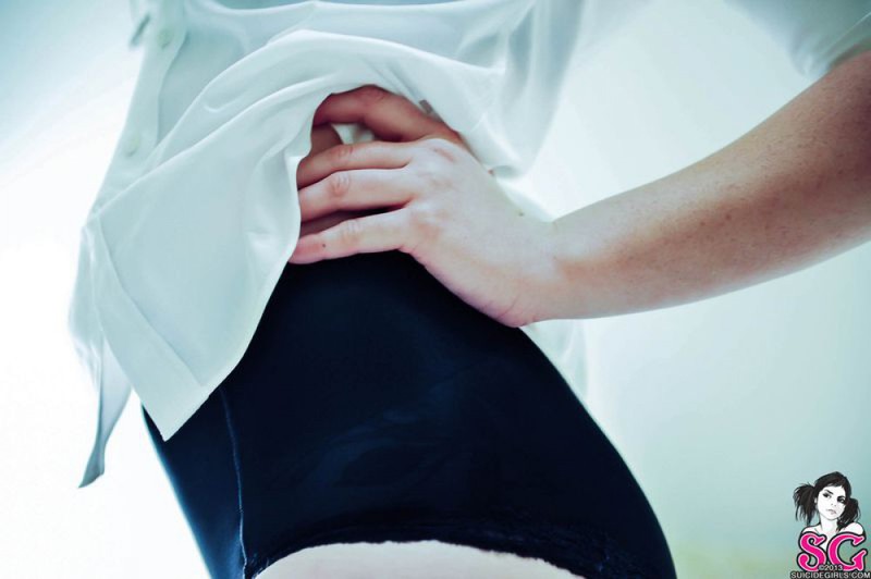 Страстная брюнетка оголяет свои формы 3 фото Страстная брюнетка оголяет свои формы 3 фото