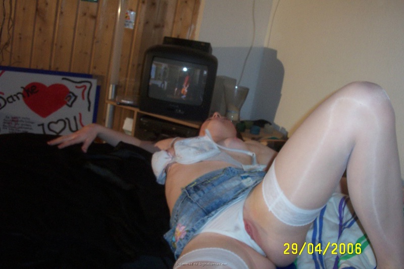 Наглая сучка дрочит клитор и сосет писюн партнера 7 фото Наглая сучка дрочит клитор и сосет писюн партнера 7 фото